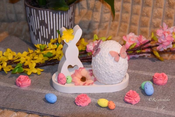 Blütenosterei mit Hasen