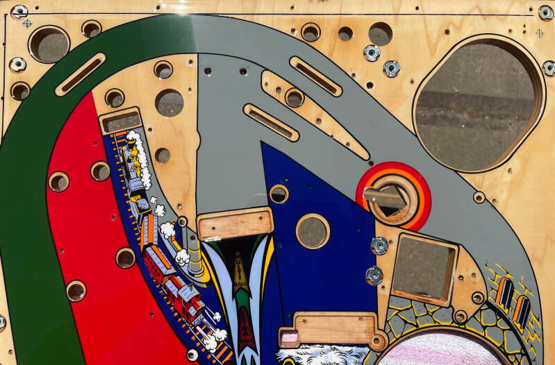 Bally The Addams Family Playfield restoration. flipperspeelveld restauratie art airbrush airbrushing flipperkast reparatie