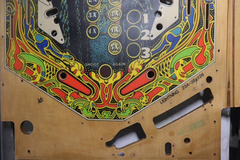 Stern Lightning playfield speelveld schade herstel restoration flipperspeelveld restauratie art airbrush airbrushing flipperkast reparatie