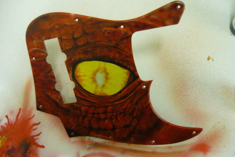 airbrush dragon eye airbrushing art airbrush art den haag gitaar guitar airbrushing