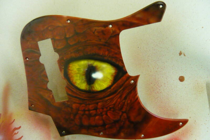 airbrush dragon eye airbrushing art airbrush art den haag gitaar guitar airbrushing