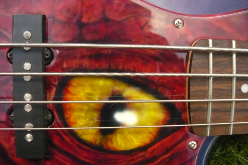airbrush dragon eye airbrushing art airbrush art den haag gitaar guitar airbrushing