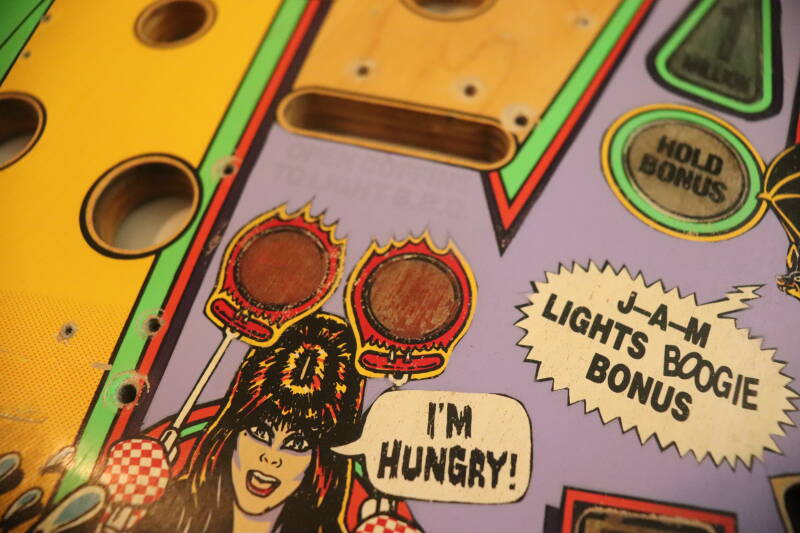 Bally Elvira and the Party Monsters Playfield restoration flipperveld restauratie