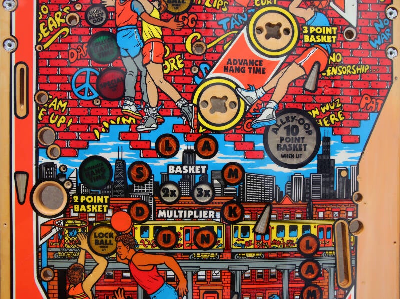 Gottlieb Hoops playfield speelveld schade herstel restoration flipperspeelveld restauratie art airbrush airbrushing flipperkast reparatie