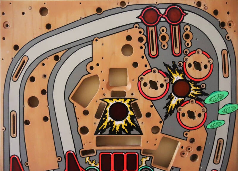 Bally Attack From Mars playfield speelveld schade herstel restoration flipperspeelveld restauratie art airbrush airbrushing flipperkast reparatie