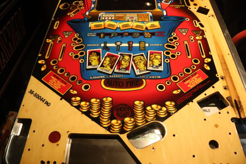 Bally Who Dunnit Playfield Restoration pinball flipperveld restauratie herstel lakschade airbrush 