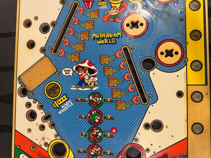 Gottlieb Super Mario Bros Playfield speelveld schade herstel restoration flipperspeelveld restauratie art airbrush airbrushing flipperkast reparatie