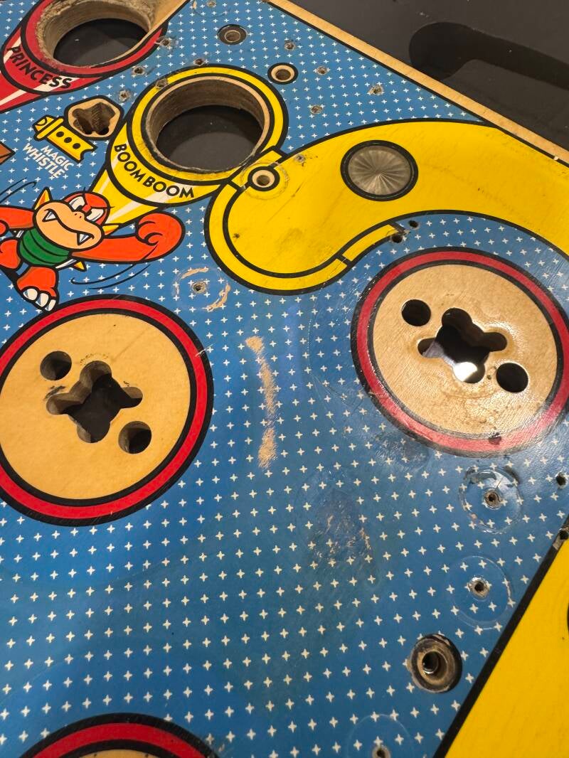 Gottlieb Super Mario Bros Playfield speelveld schade herstel restoration flipperspeelveld restauratie art airbrush airbrushing flipperkast reparatie