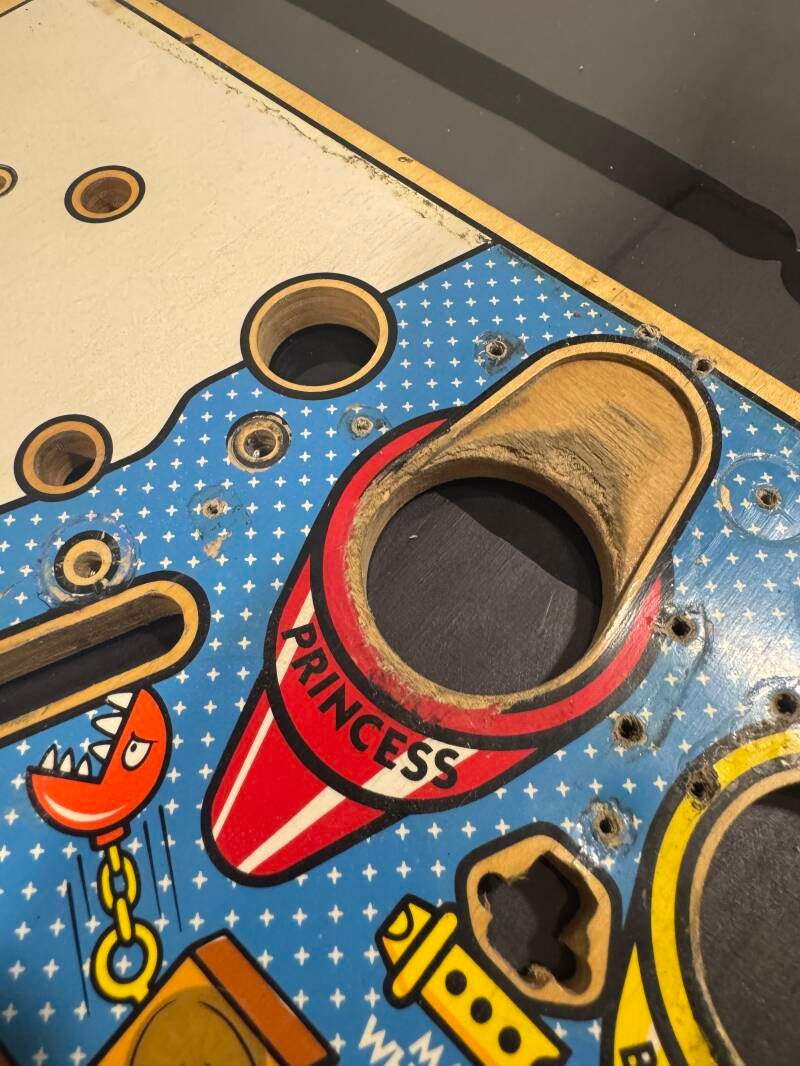 Gottlieb Super Mario Bros Playfield speelveld schade herstel restoration flipperspeelveld restauratie art airbrush airbrushing flipperkast reparatie
