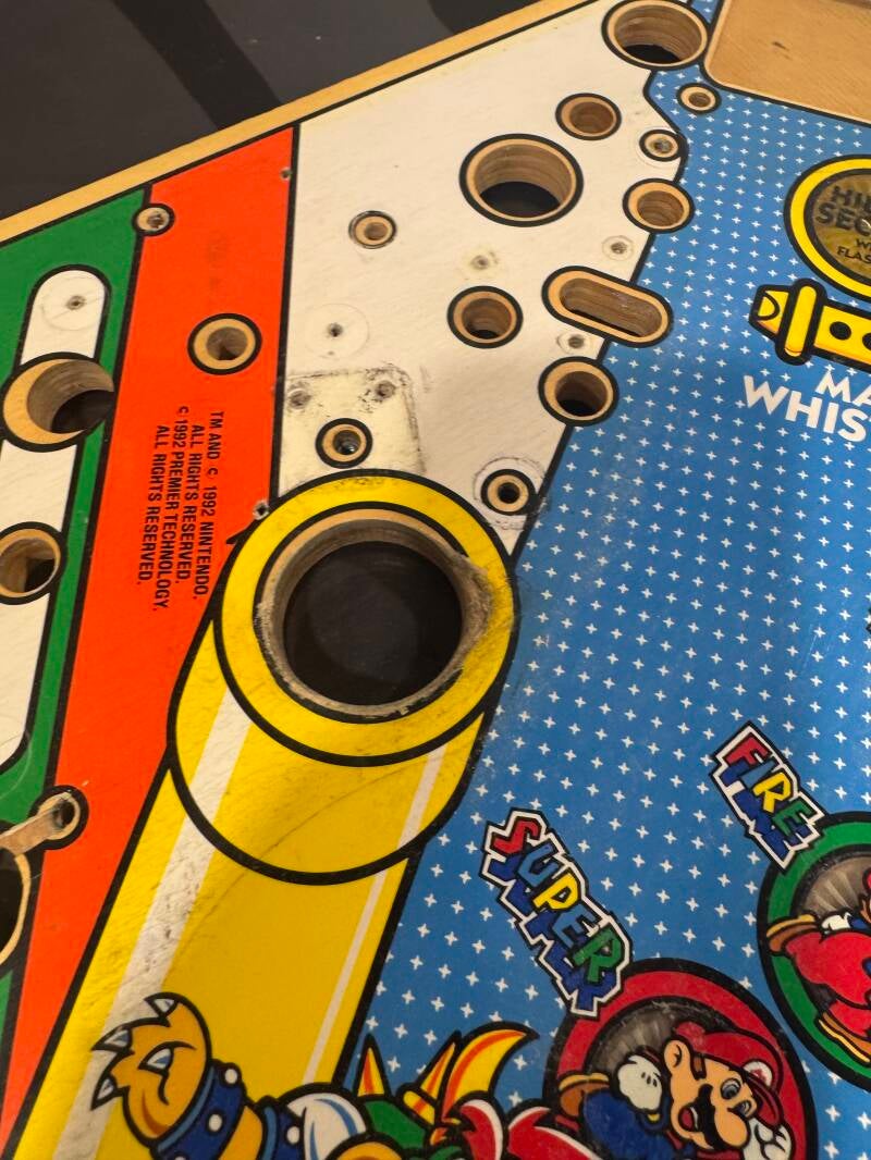 Gottlieb Super Mario Bros Playfield speelveld schade herstel restoration flipperspeelveld restauratie art airbrush airbrushing flipperkast reparatie