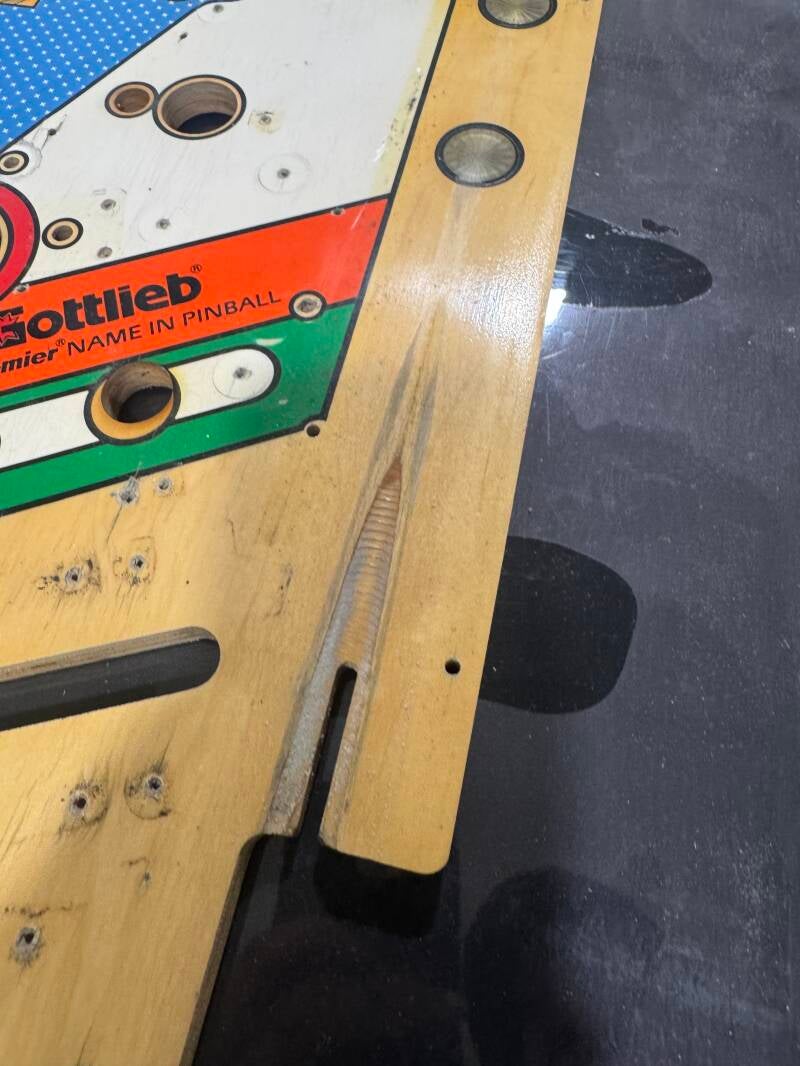 Gottlieb Super Mario Bros Playfield speelveld schade herstel restoration flipperspeelveld restauratie art airbrush airbrushing flipperkast reparatie