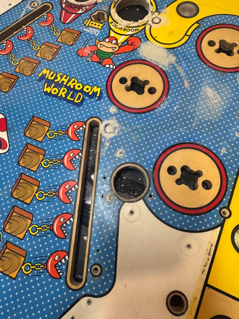 Gottlieb Super Mario Bros Playfield speelveld schade herstel restoration flipperspeelveld restauratie art airbrush airbrushing flipperkast reparatie