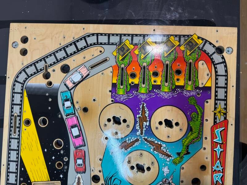 Bally Creature from the Black Lagoon Playfield speelveld schade herstel restoration flipperspeelveld restauratie art airbrush airbrushing flipperkast reparatie