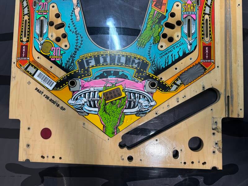 Bally Creature from the Black Lagoon Playfield speelveld schade herstel restoration flipperspeelveld restauratie art airbrush airbrushing flipperkast reparatie