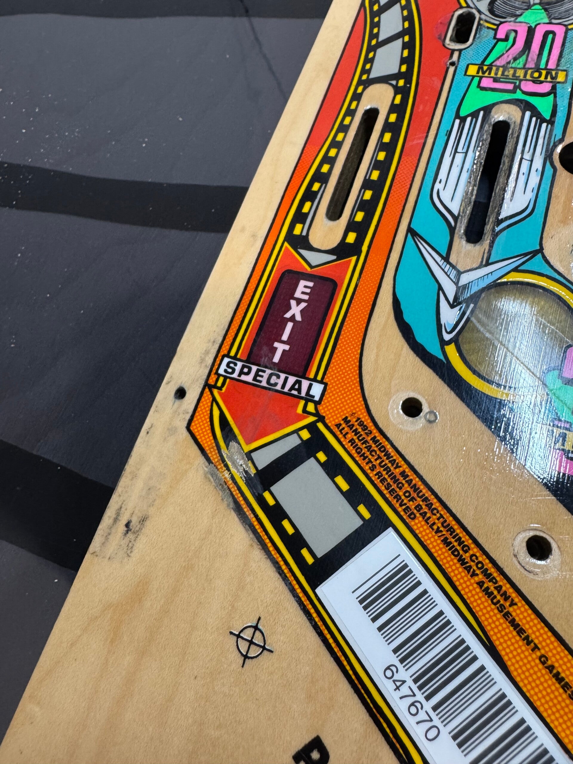 Bally Creature from the Black Lagoon Playfield speelveld schade herstel restoration flipperspeelveld restauratie art airbrush airbrushing flipperkast reparatie