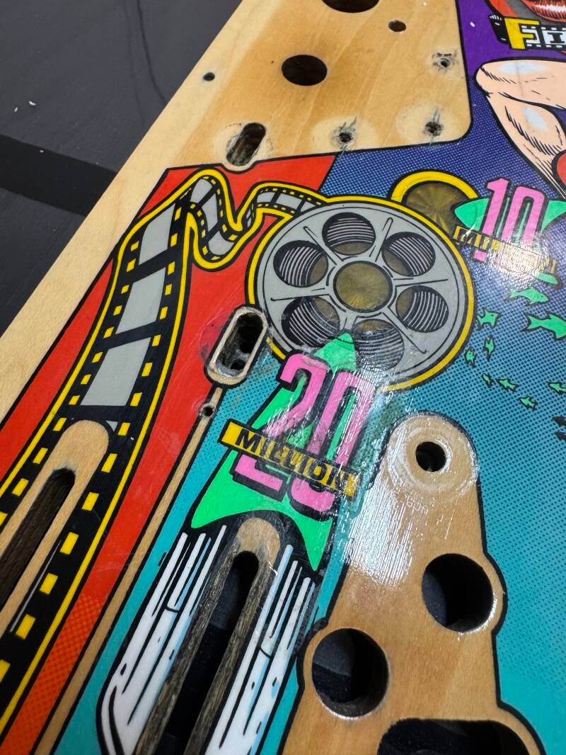 Bally Creature from the Black Lagoon Playfield speelveld schade herstel restoration flipperspeelveld restauratie art airbrush airbrushing flipperkast reparatie