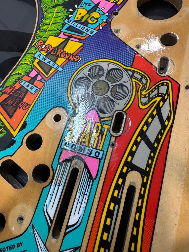 Bally Creature from the Black Lagoon Playfield speelveld schade herstel restoration flipperspeelveld restauratie art airbrush airbrushing flipperkast reparatie