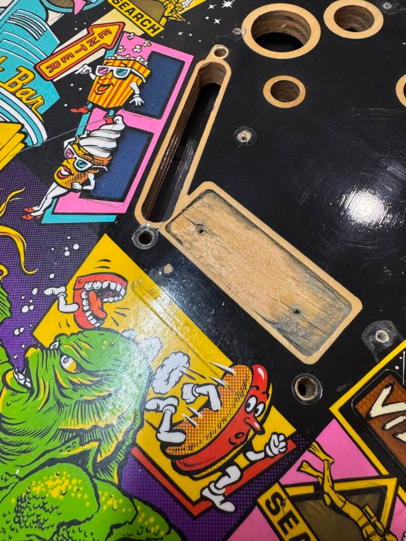 Bally Creature from the Black Lagoon Playfield speelveld schade herstel restoration flipperspeelveld restauratie art airbrush airbrushing flipperkast reparatie
