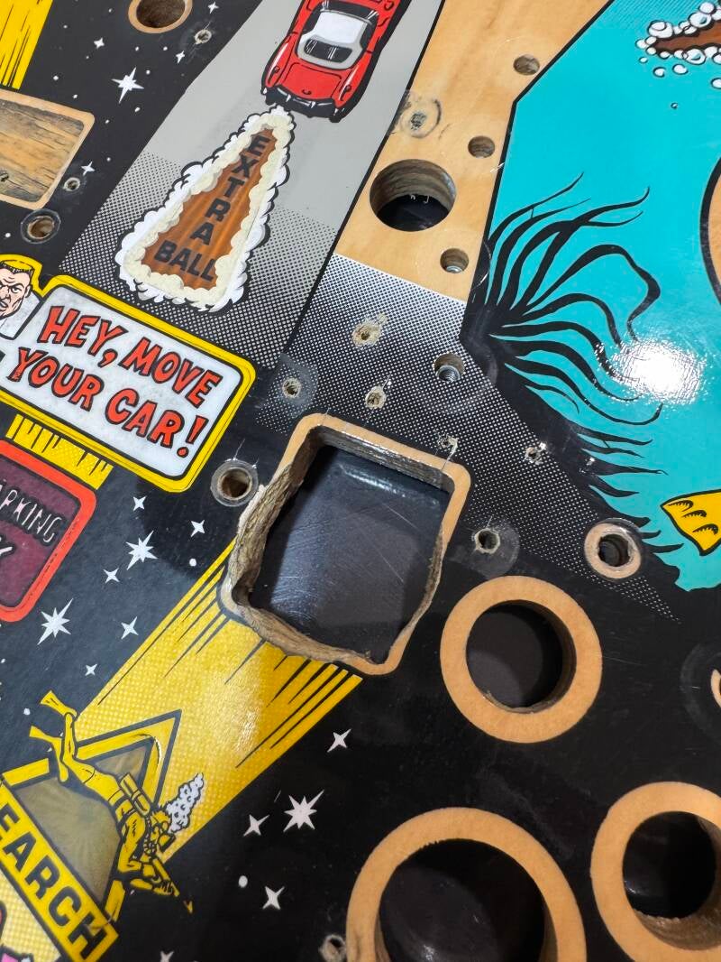 Bally Creature from the Black Lagoon Playfield speelveld schade herstel restoration flipperspeelveld restauratie art airbrush airbrushing flipperkast reparatie