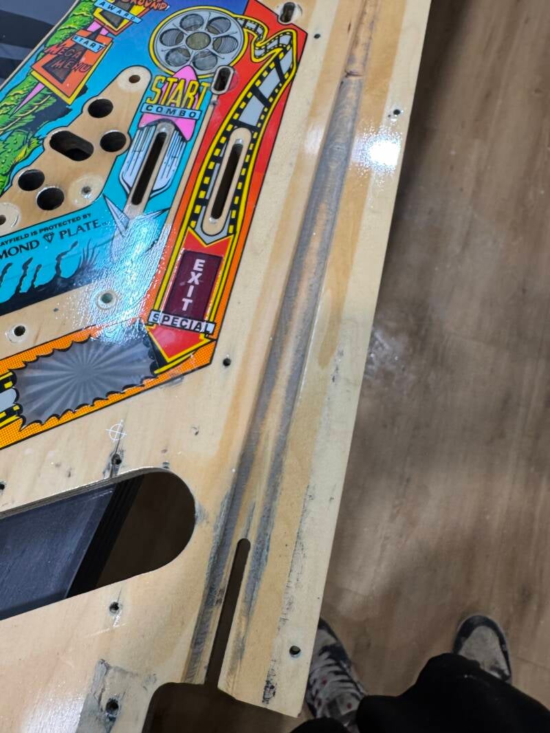 Bally Creature from the Black Lagoon Playfield speelveld schade herstel restoration flipperspeelveld restauratie art airbrush airbrushing flipperkast reparatie