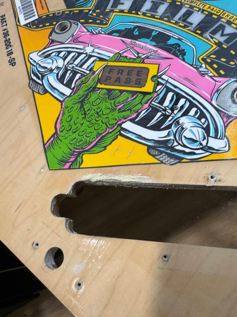 Bally Creature from the Black Lagoon Playfield speelveld schade herstel restoration flipperspeelveld restauratie art airbrush airbrushing flipperkast reparatie