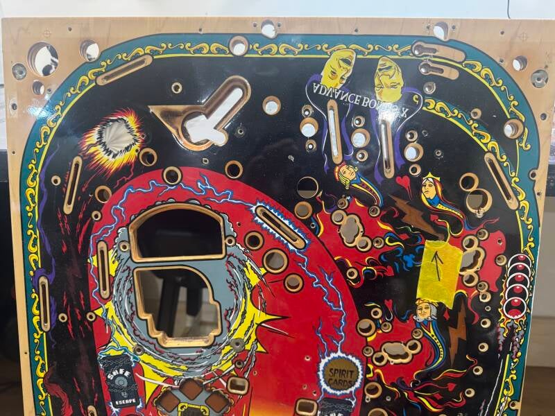 Bally Theatre of Magic playfield speelveld schade herstel restoration flipperspeelveld restauratie art airbrush airbrushing flipperkast reparatie