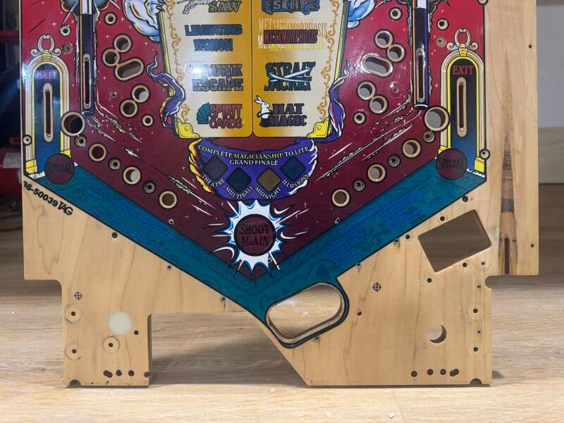 Bally Theatre of Magic playfield speelveld schade herstel restoration flipperspeelveld restauratie art airbrush airbrushing flipperkast reparatie