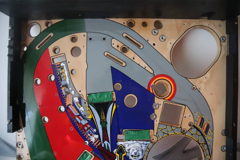 Bally The Addams Family Playfield restoration. flipperspeelveld restauratie art airbrush airbrushing flipperkast reparatie