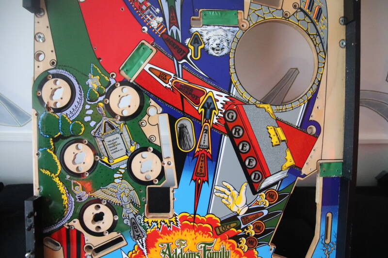 Bally The Addams Family Playfield restoration. flipperspeelveld restauratie art airbrush airbrushing flipperkast reparatie