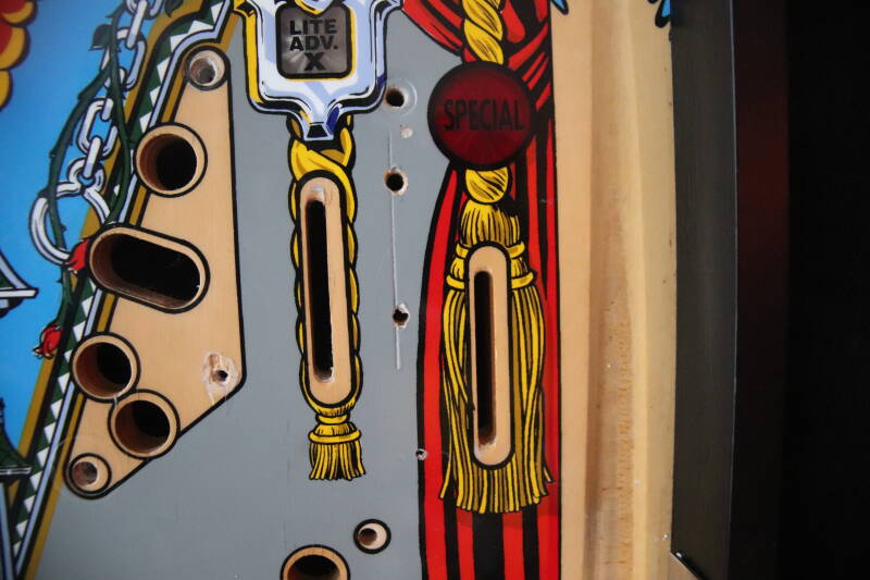 Bally The Addams Family Playfield restoration. flipperspeelveld restauratie art airbrush airbrushing flipperkast reparatie