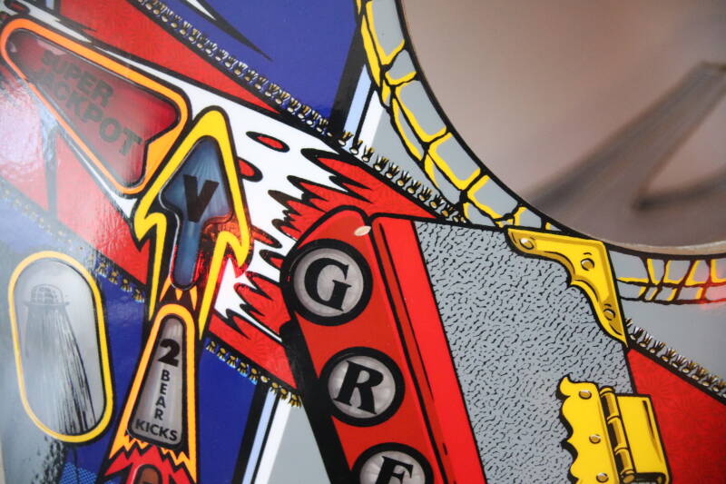 Bally The Addams Family Playfield restoration. flipperspeelveld restauratie art airbrush airbrushing flipperkast reparatie