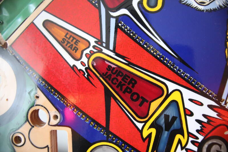 Bally The Addams Family Playfield restoration. flipperspeelveld restauratie art airbrush airbrushing flipperkast reparatie