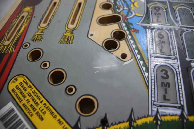 Bally The Addams Family Playfield restoration. flipperspeelveld restauratie art airbrush airbrushing flipperkast reparatie