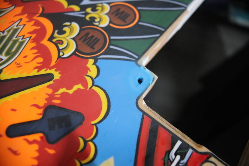 Bally The Addams Family Playfield restoration. flipperspeelveld restauratie art airbrush airbrushing flipperkast reparatie