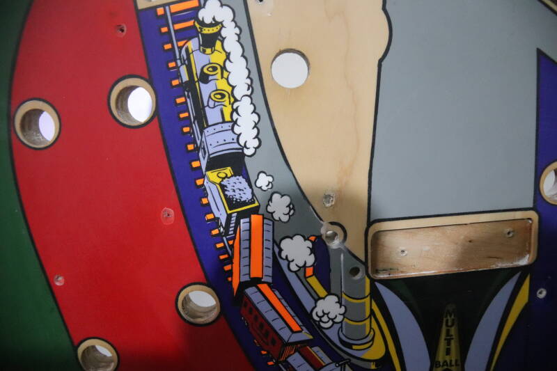 Bally The Addams Family Playfield restoration. flipperspeelveld restauratie art airbrush airbrushing flipperkast reparatie