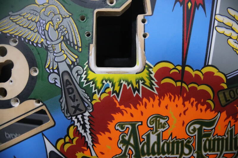 Bally The Addams Family Playfield restoration. flipperspeelveld restauratie art airbrush airbrushing flipperkast reparatie