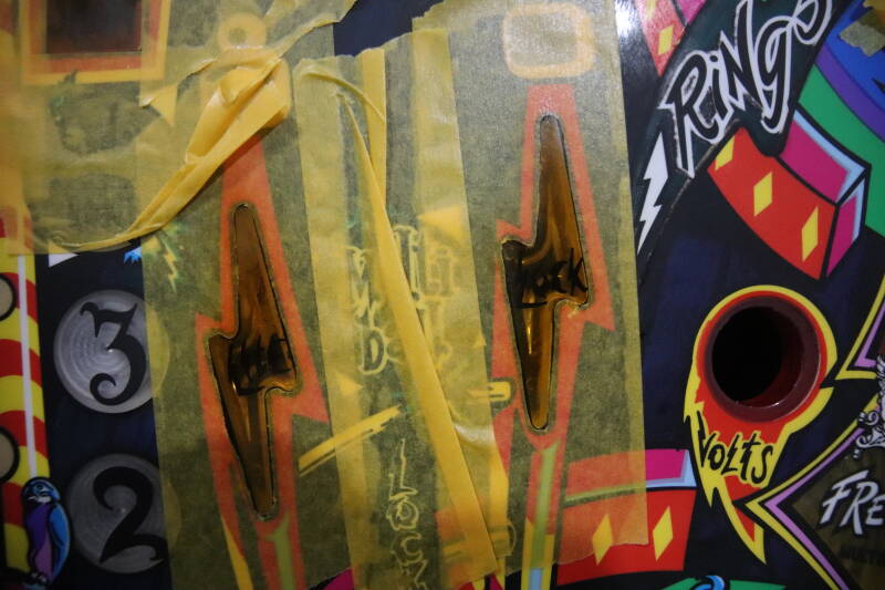 Bally Williams Cirqus Voltaire Playfield speelveld schade herstel restoration flipperspeelveld restauratie art airbrush airbrushing flipperkast reparatie