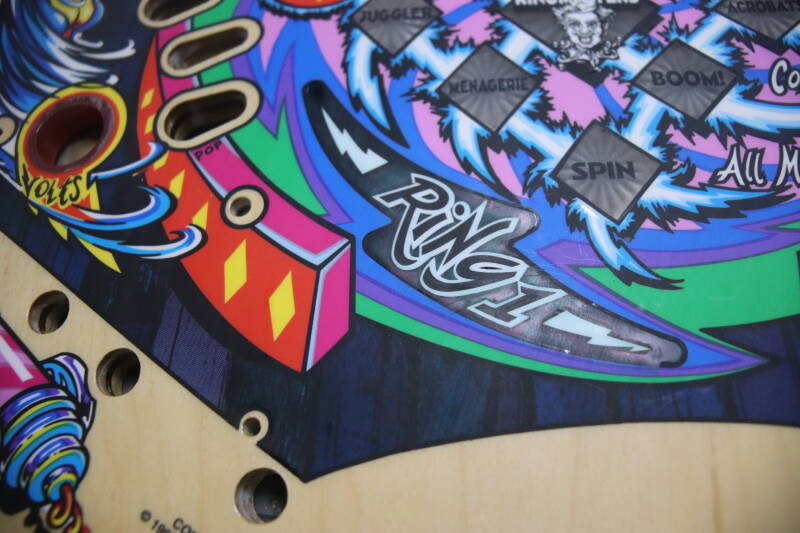 Bally Williams Cirqus Voltaire Playfield speelveld schade herstel restoration flipperspeelveld restauratie art airbrush airbrushing flipperkast reparatie