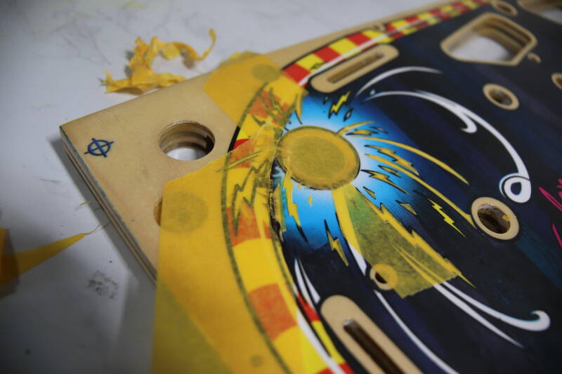 Bally Williams Cirqus Voltaire Playfield speelveld schade herstel restoration flipperspeelveld restauratie art airbrush airbrushing flipperkast reparatie
