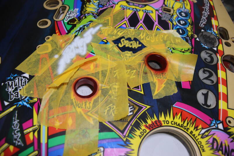 Bally Williams Cirqus Voltaire Playfield speelveld schade herstel restoration flipperspeelveld restauratie art airbrush airbrushing flipperkast reparatie