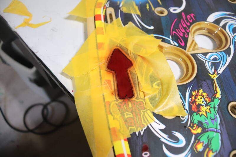 Bally Williams Cirqus Voltaire Playfield speelveld schade herstel restoration flipperspeelveld restauratie art airbrush airbrushing flipperkast reparatie