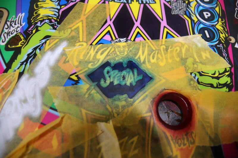 Bally Williams Cirqus Voltaire Playfield speelveld schade herstel restoration flipperspeelveld restauratie art airbrush airbrushing flipperkast reparatie