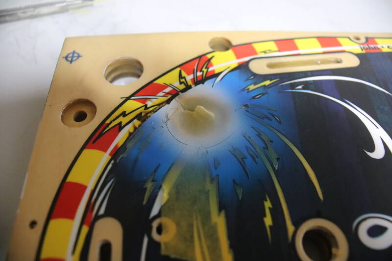 Bally Williams Cirqus Voltaire Playfield speelveld schade herstel restoration flipperspeelveld restauratie art airbrush airbrushing flipperkast reparatie