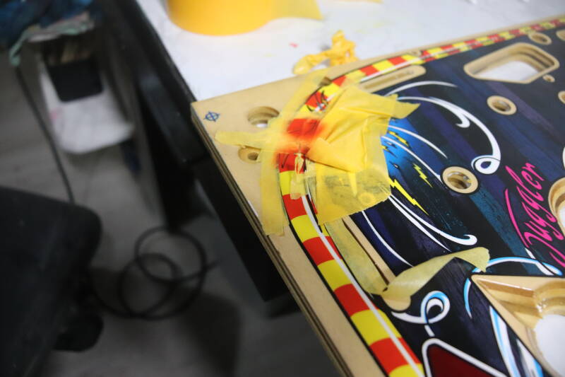 Bally Williams Cirqus Voltaire Playfield speelveld schade herstel restoration flipperspeelveld restauratie art airbrush airbrushing flipperkast reparatie