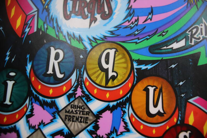 Bally Williams Cirqus Voltaire Playfield speelveld schade herstel restoration flipperspeelveld restauratie art airbrush airbrushing flipperkast reparatie