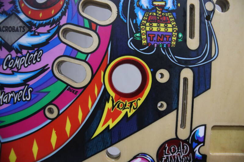 Bally Williams Cirqus Voltaire Playfield speelveld schade herstel restoration flipperspeelveld restauratie art airbrush airbrushing flipperkast reparatie
