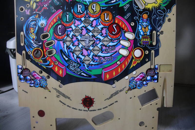 Bally Williams Cirqus Voltaire Playfield speelveld schade herstel restoration flipperspeelveld restauratie art airbrush airbrushing flipperkast reparatie