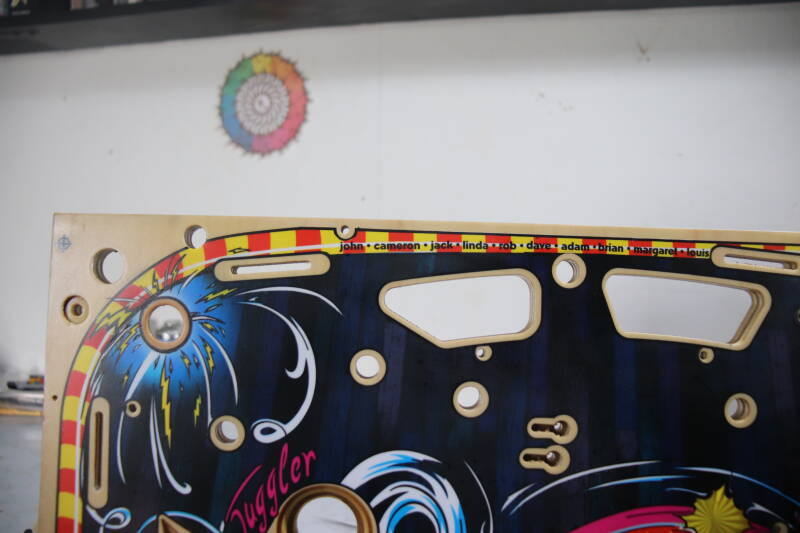 Bally Williams Cirqus Voltaire Playfield speelveld schade herstel restoration flipperspeelveld restauratie art airbrush airbrushing flipperkast reparatie