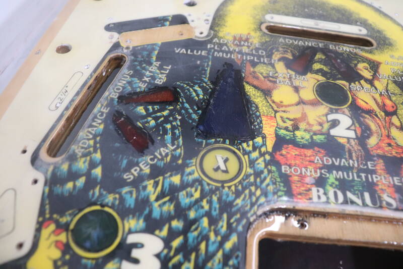 Stern Lightning playfield speelveld schade herstel restoration flipperspeelveld restauratie art airbrush airbrushing flipperkast reparatie