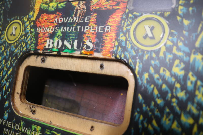 Stern Lightning playfield speelveld schade herstel restoration flipperspeelveld restauratie art airbrush airbrushing flipperkast reparatie